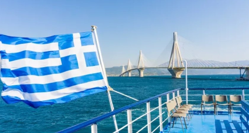 Гърция отново покачва цените на фериботните билети от началото на
