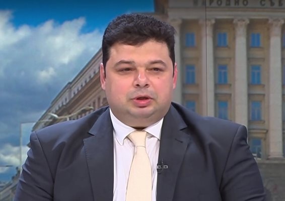 Категорично не съм обвързан с определени партии и личности Не