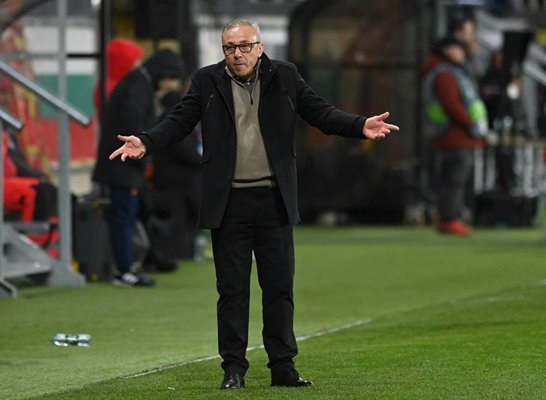 Българският национален отбор по футбол загуби 1 2 Ирландия в първи