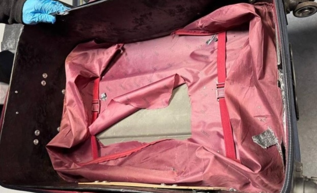 Митническите служители от отдел Борба с наркотрафика в ТД Митница