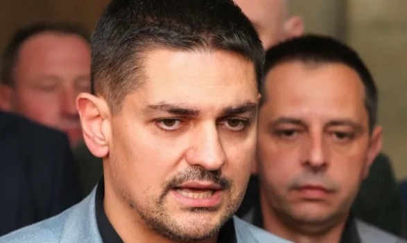 С половин уста Наталия Киселова предложи изход от кризата която