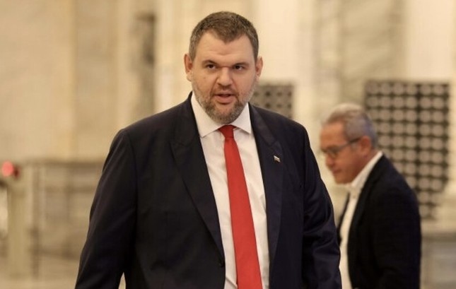 Опитите на провалени политици да бламират възможността за достойно възнаграждение