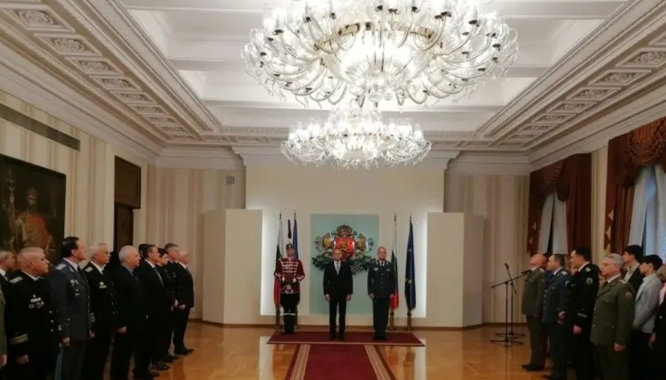 Със свой указ държавният глава назначава за командир на Военновъздушните