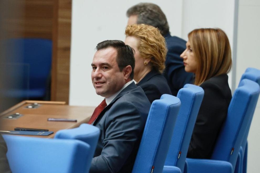 Със 138 гласа за 60 против и 15 въздържал се