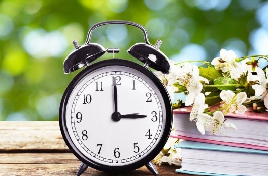 В събота срещу неделя преместваме часовниците с 1 час напред