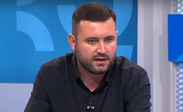 Менингококовата инфекция започва неспецифично Първите симптоми са зачервено гърло и