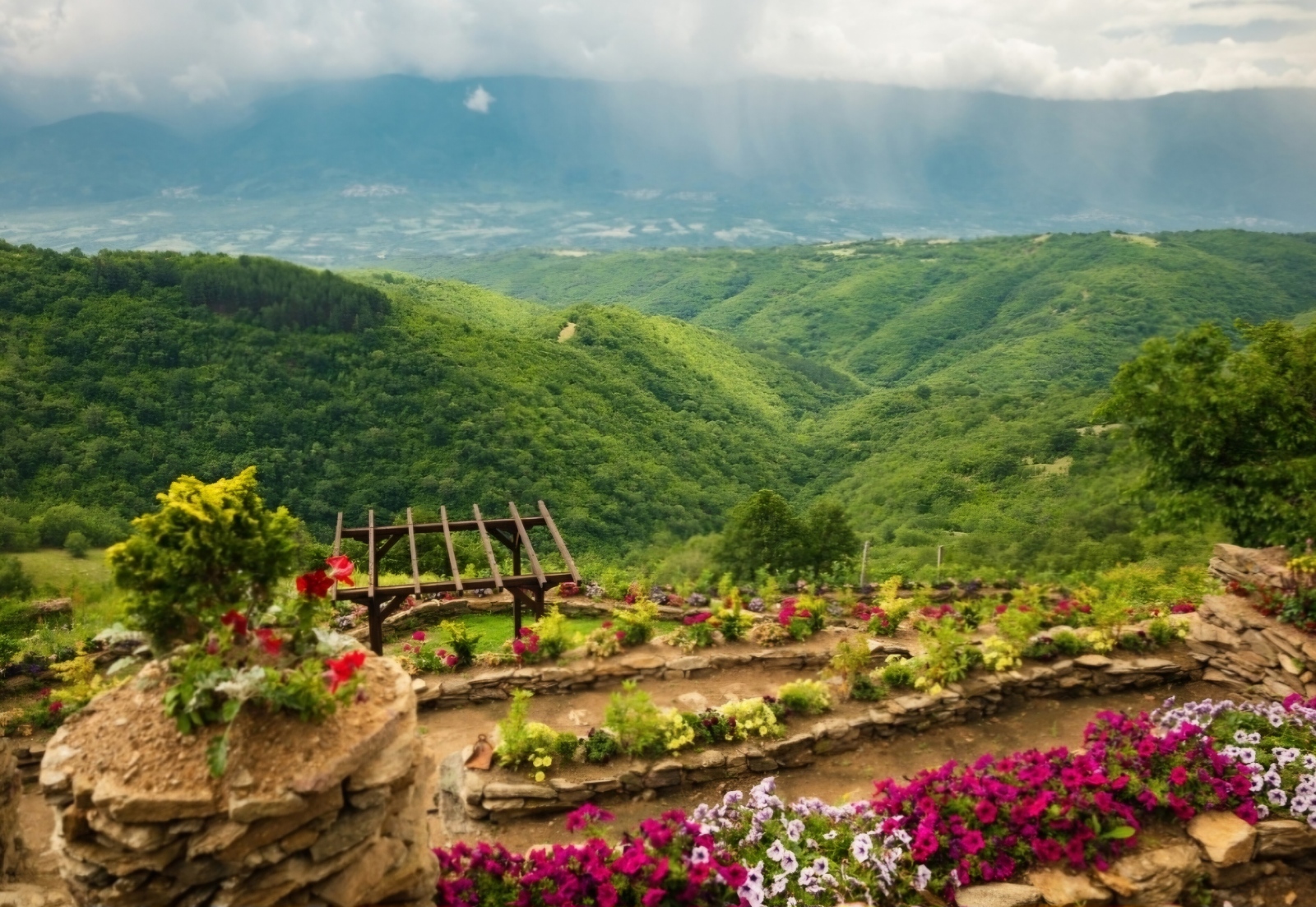 Петричкото село Долене първо въвежда квоти в България срещу свръхтуризма