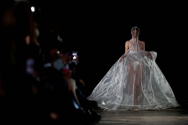 На оскарите се видя че прозрачните рокли които щедро показват