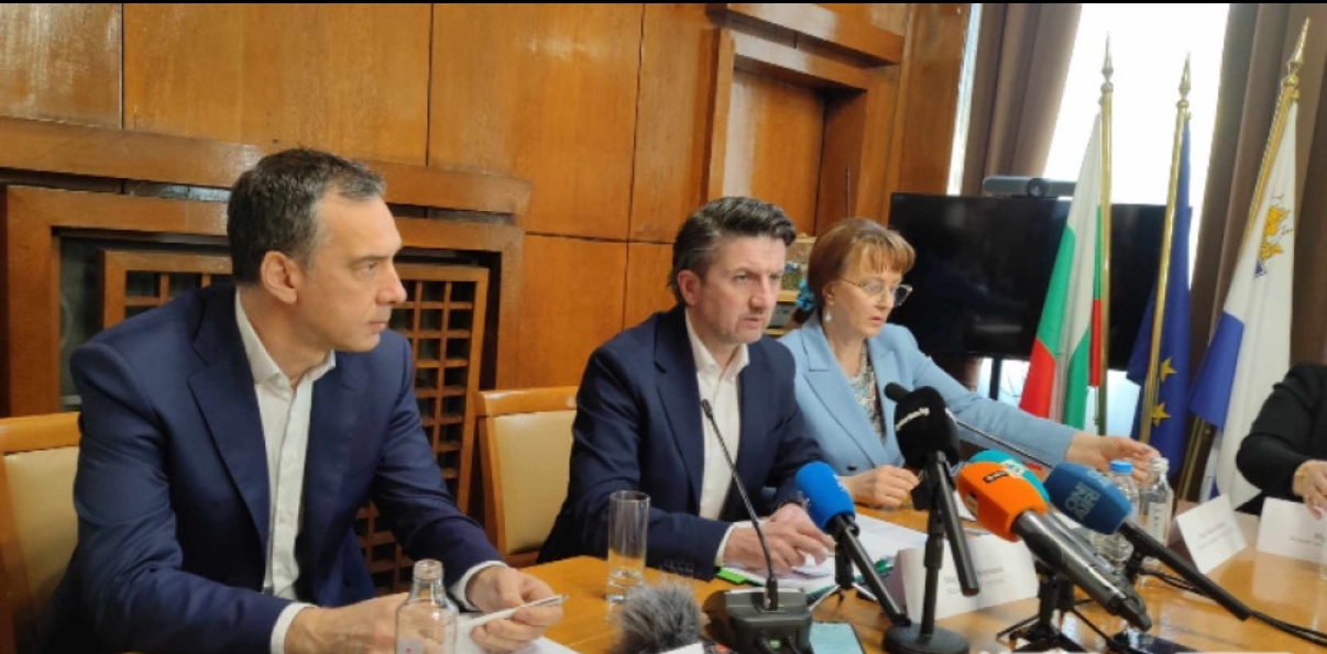 Министърът на туризма Мирослав Боршош даде заявка в Бургас че