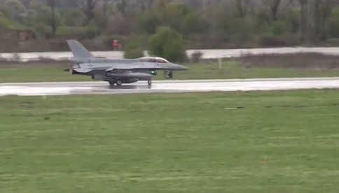 Първият български многоцелеви изтребител F 16 Block 70 на българските Военновъздушни