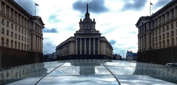 Депутатите в Народното събрание предстои да гласуват вота на недоверие