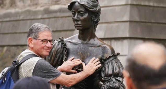 До статуята на Моли Малоун в Дъблин ще бъде поставена