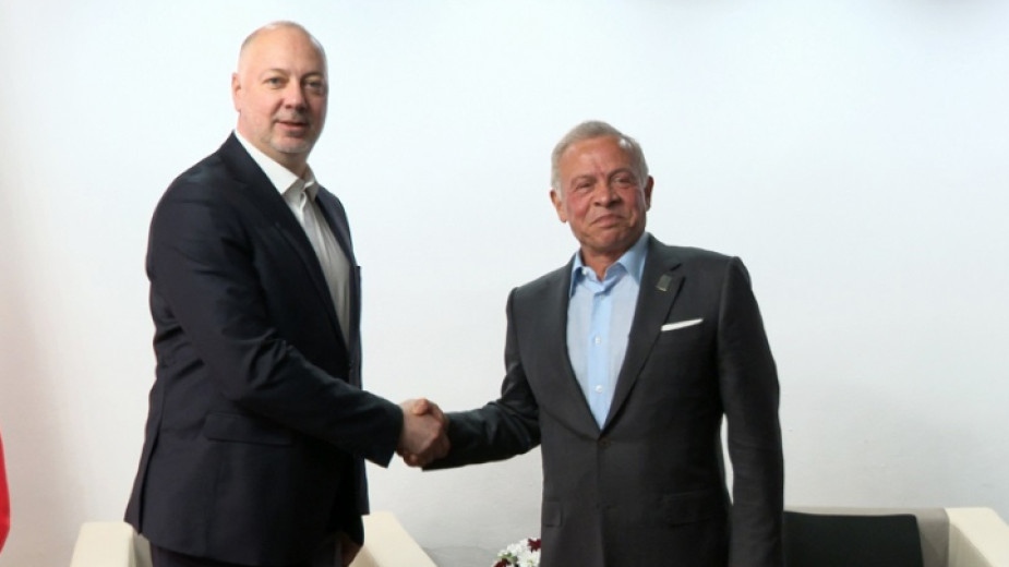 Диалогът между регионите е ключов за справяне със заплахи като