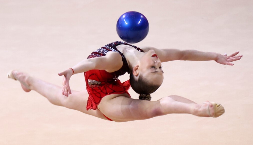 Стилияна Николова спечели златните медали на обръч и на топка