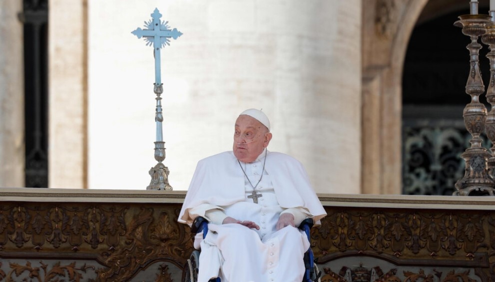 Папа Франциск направи първата си публична поява откакто беше изписан