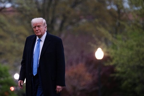 Запитан за силния спад на фондовите пазари американският президент Доналд Тръмп заяви