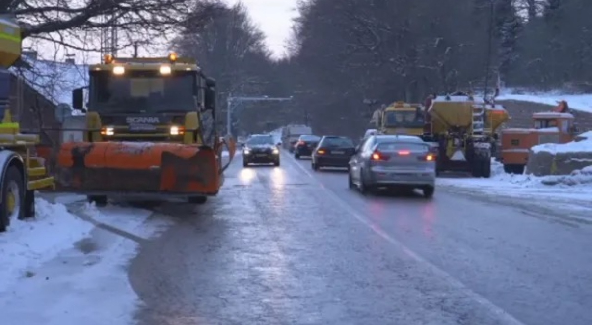 Заради лошото време от Пътната агенция апелират шофьорите тръгващи напът