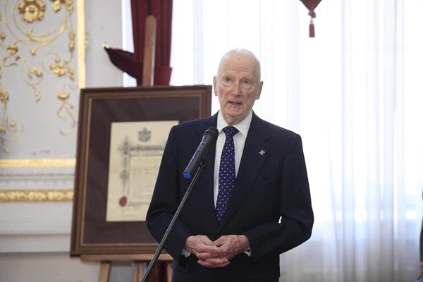 Симеон Сакскобургготски даде интервю за онлайн списанието The Investiture  
Интервюто започва