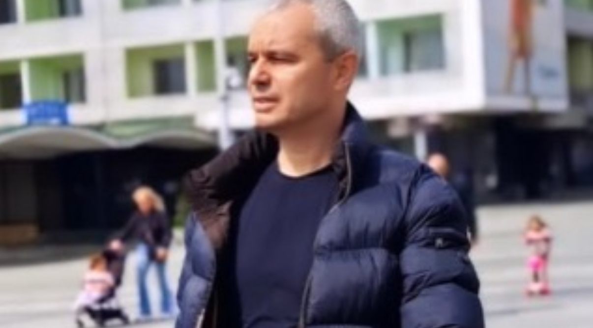 Лидерът на Възраждане Костадин Костадинов отново влезе в центъра на