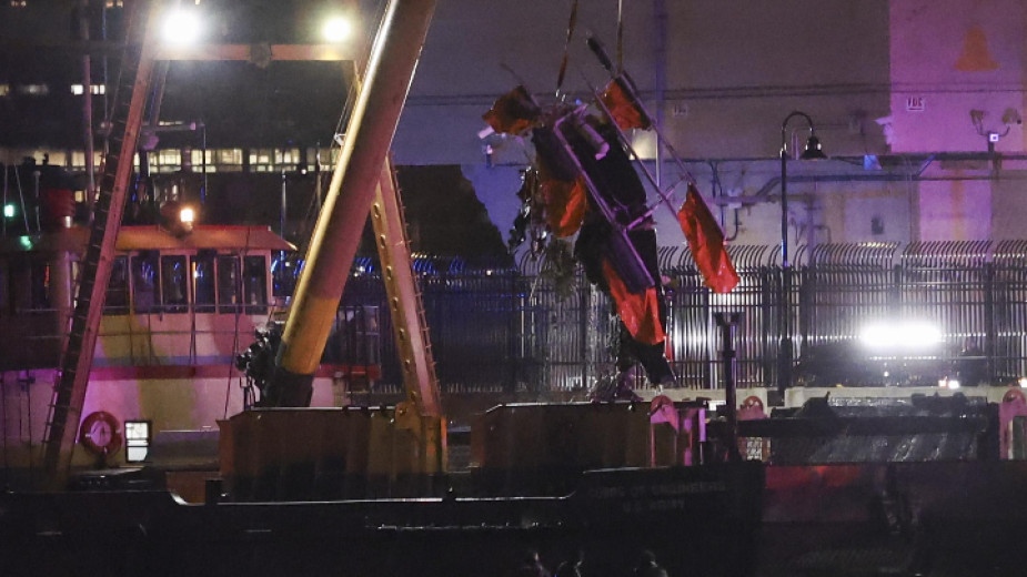 Туристически хеликоптер се разби в река Хъдсън в Ню Йорк