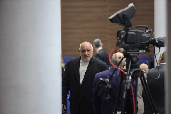 Задочната размяна на атаки между президента Румен Радев и лидера на ГЕРБ Бойко