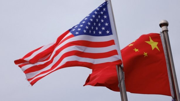 Китай ще налага от утре 12 април мита от 125