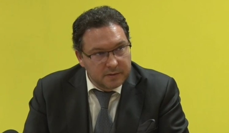 Вътрешният министър Даниел Митов иска полицаите да могат да свалят