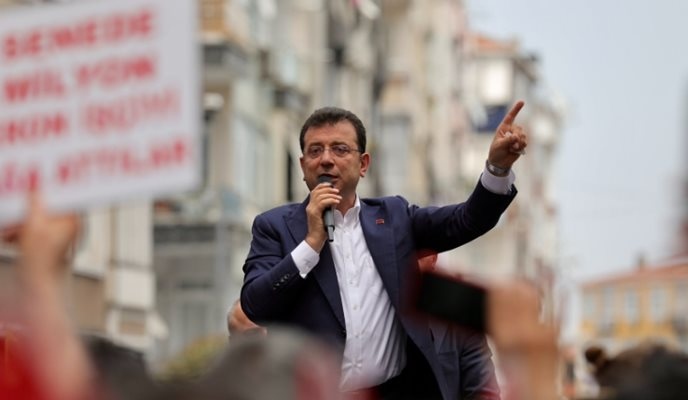 Съд в Истанбул отхвърли обжалването на ареста на отстранения кмет