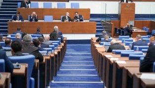 Групата на ДПС ДПС която до вчера подкрепяше властта е взела