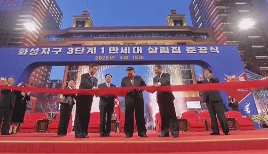 Севернокорейският лидер Ким Чен Ун присъства на церемония за отбелязване