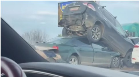 Две верижни катастрофи са станали на автомагистрала Тракия съобщиха от МВР Трафикът