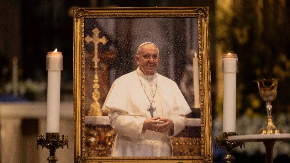 Редица държави по света обявиха траур по повод смъртта на