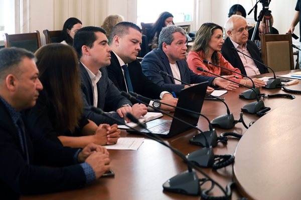 Националният съвет на политическа партия Има такъв народ свиква национална