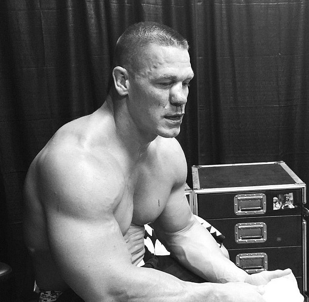 В свят където борбата на ринга често продължава и извън