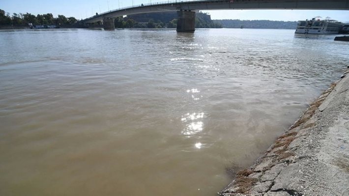 Около 82 000 литра петрол са се разлели по време