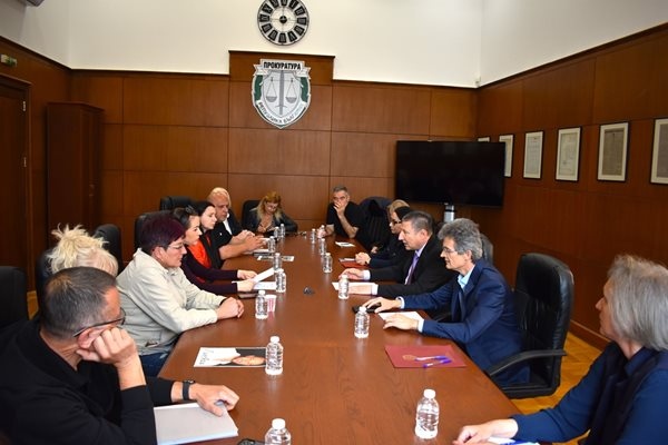 Следователи от националното следствие ще поемат забавени дела за смърт