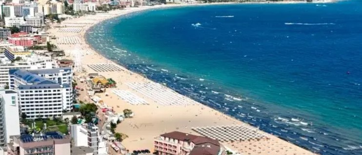 Край на незаконно поставените бариери в най големия курортен комплекс у