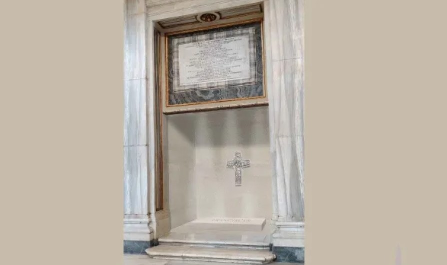 Как ще изглежда гробът на папа Франциск Отговор на този