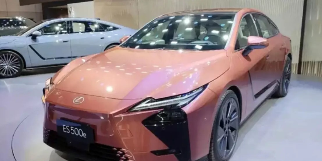 Новото поколение Lexus ES беше представено пред широката публика по