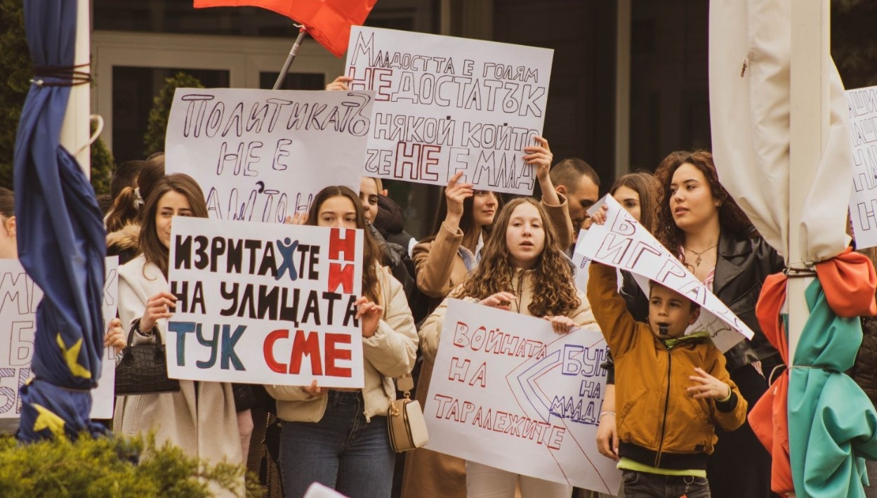 Членове на Общинския консултативен съвет по въпросите за младежта ОКСВМ