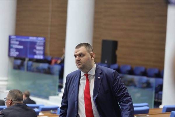 Лидерът на ДПС Ново начало  Делян Пеевски е доволен от работата