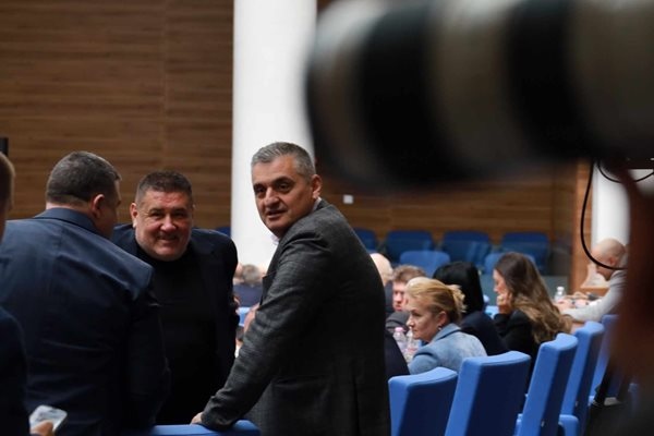 БСП призовава хората пострадали от срива на мобилните оператори през