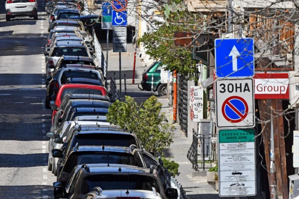 Зоните за почасово платено паркиране няма да работят на 1