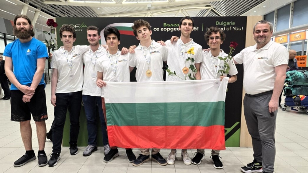 Български ученици спечелиха 9 медала от престижни международни състезания по