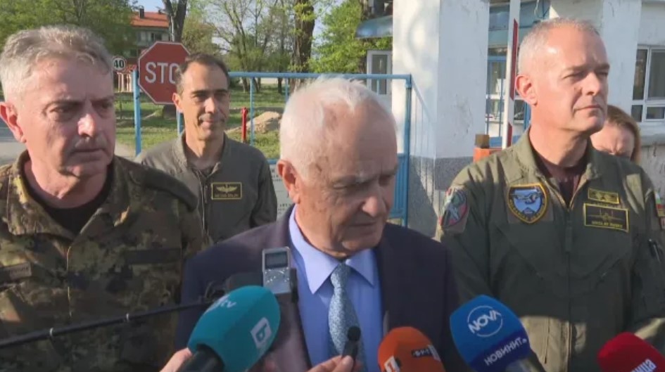 Като цинични така министърът на отбраната Атанас Запрянов определи обвиненията