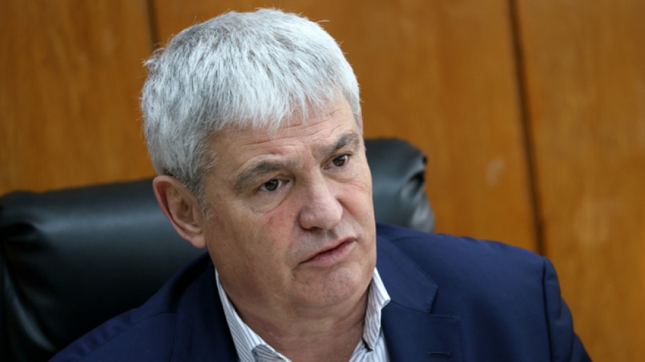 Бавно и сигурно се подобряват нещата но толкова бавно че