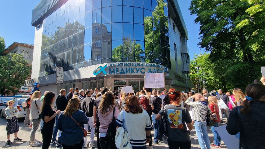 Денталното лечение на 6 годишния Ангел е било извършено в специално