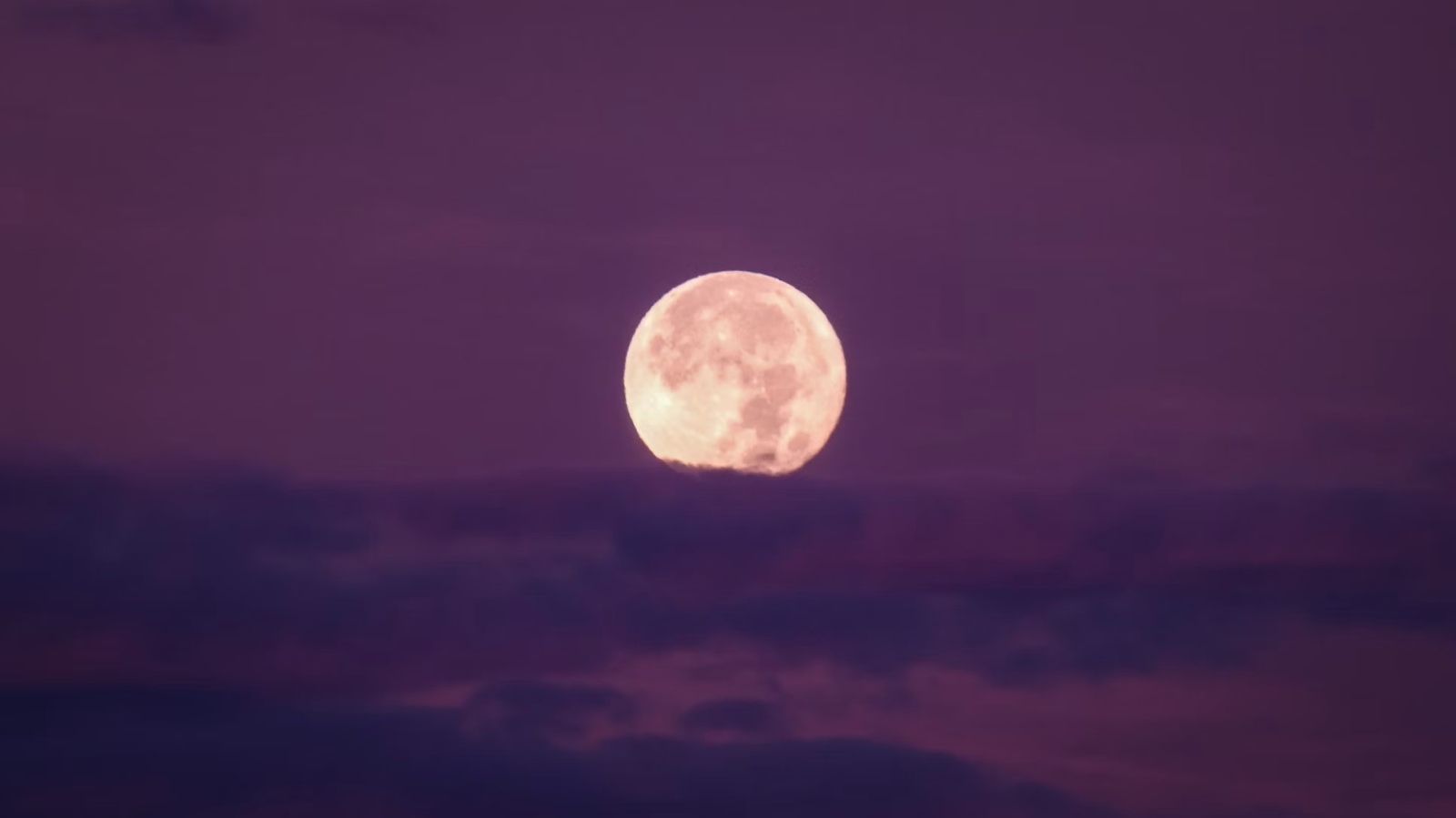 В понеделник 12 май небето ще бъде озарено от пълнолунието