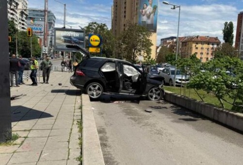 Верижна катастрофа между шест автомобила стана на столичния булевард Ген