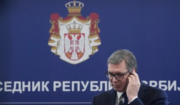 Самолет на сръбския президент Александър Вучич до Москва за руския